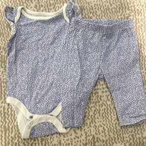 Baby Gap flutter sleeve top and legging let. 0 - 3 months.